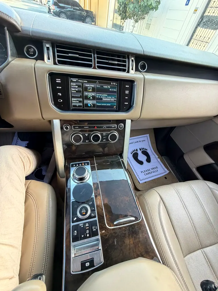 Land Rover Discovery HSE Luxury 2014 - GCC Specs - Well Maintained - Image 18