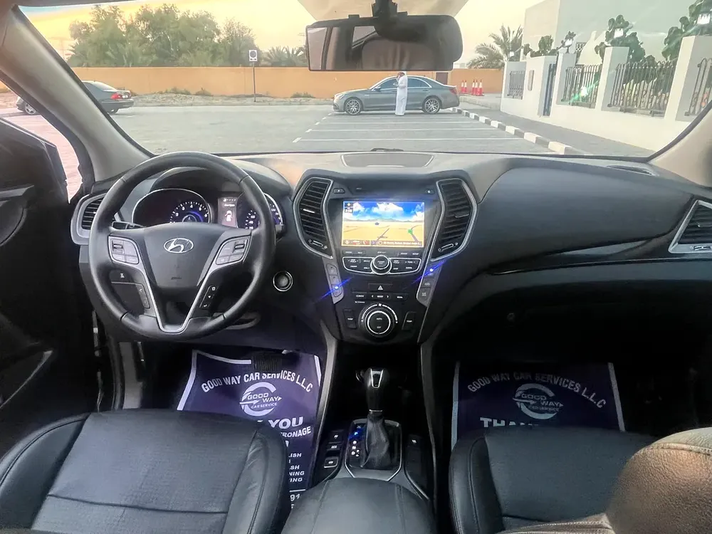 For sale Hyundai Santa Fe 2015 model 3.3L full option gcc - Image 10
