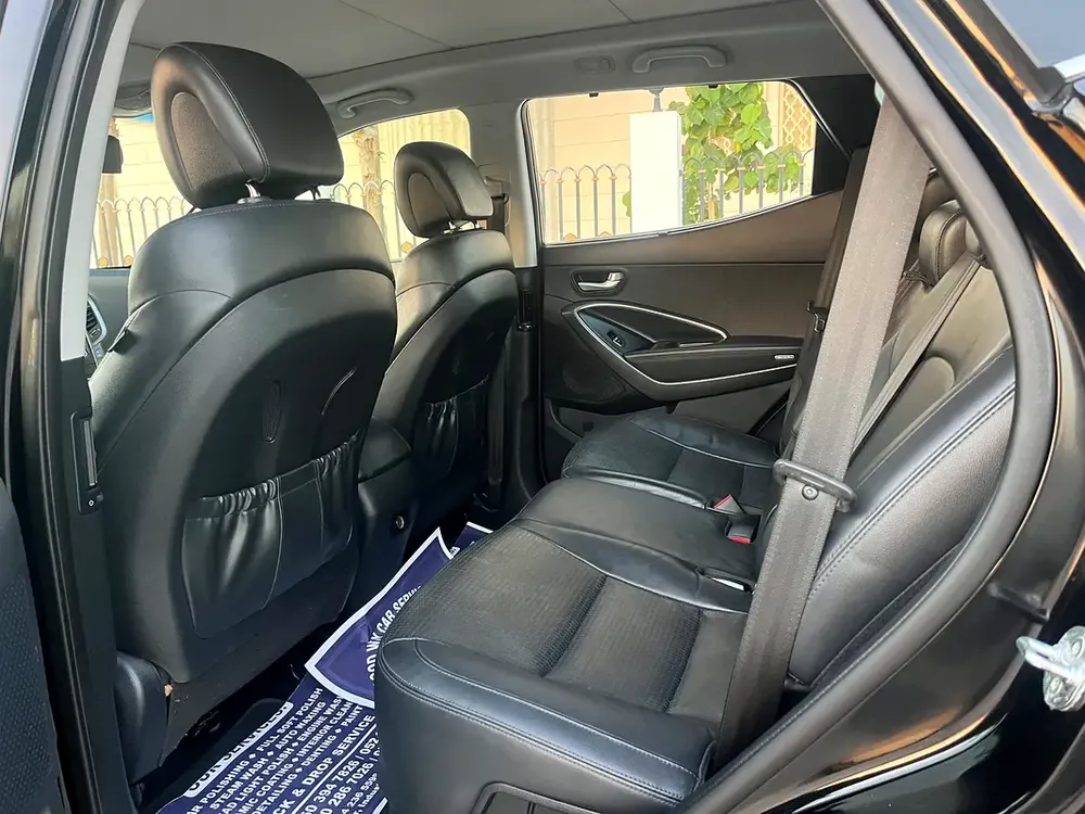 For sale Hyundai Santa Fe 2015 model 3.3L full option gcc - Image 13