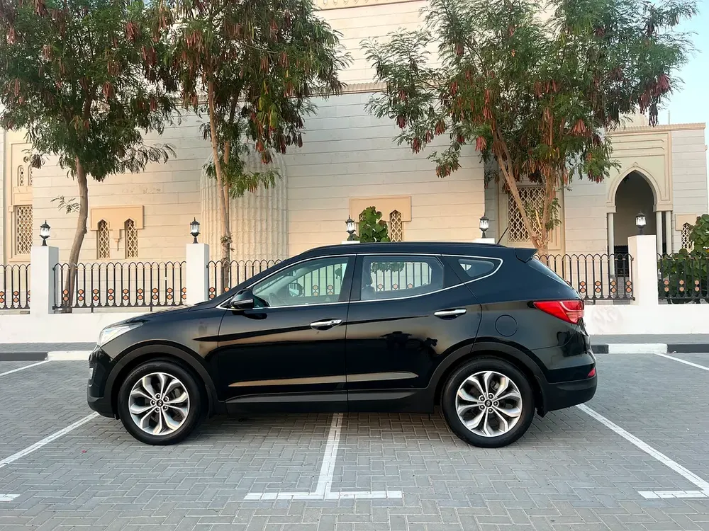 For sale Hyundai Santa Fe 2015 model 3.3L full option gcc - Image 17