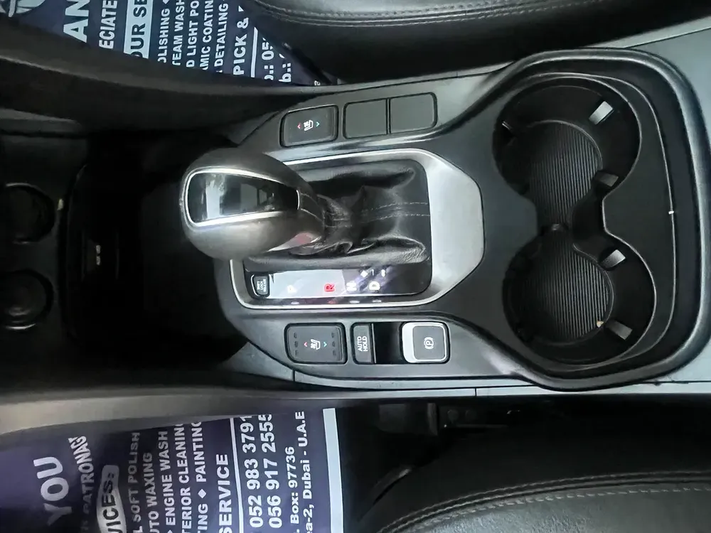 For sale Hyundai Santa Fe 2015 model 3.3L full option gcc - Image 6