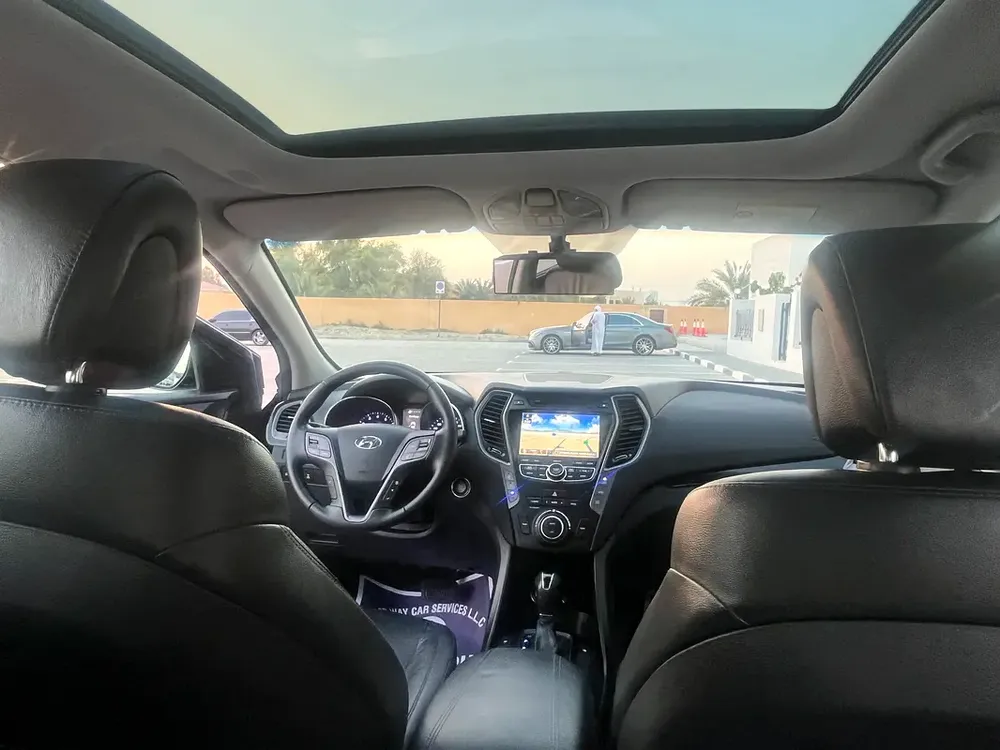 For sale Hyundai Santa Fe 2015 model 3.3L full option gcc - Image 8