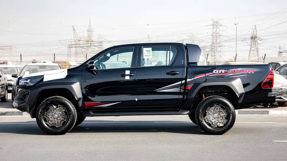 Toyota Hilux GR Sport 4.0L AT 4WD | 2026 | GCC Specs - Image 5