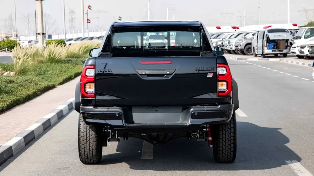 Toyota Hilux GR Sport 4.0L AT 4WD | 2026 | GCC Specs - Image 8