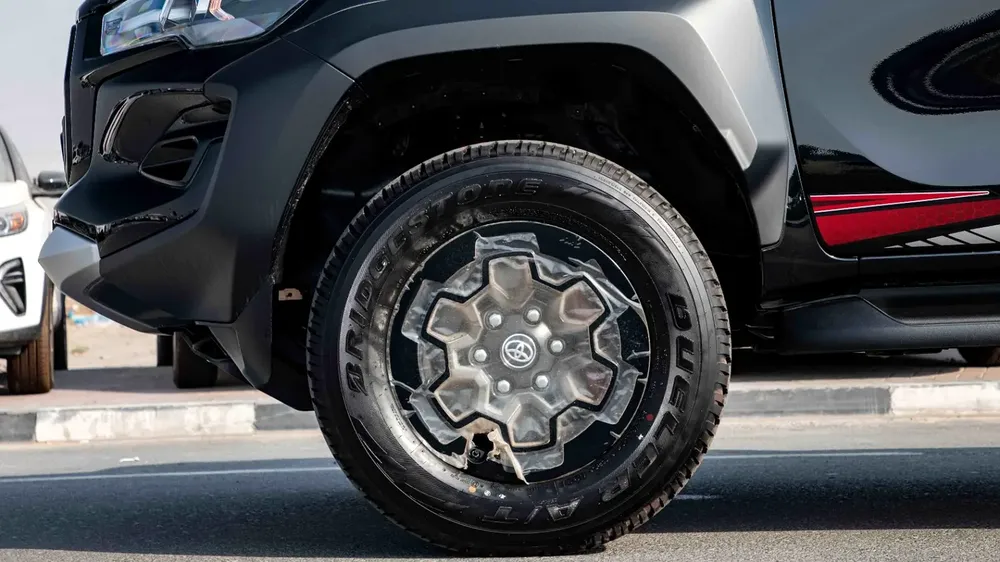Toyota Hilux GR Sport 4.0L AT 4WD | 2026 | GCC Specs - Image 9