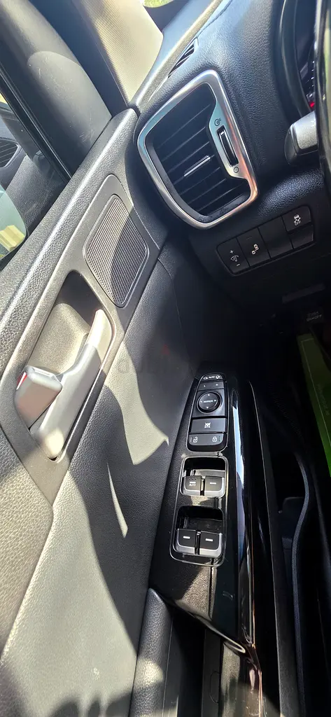 KIA Sportage EX 2018 – American Spec | Panoramic Sunroof | Excellent Condition - Image 17
