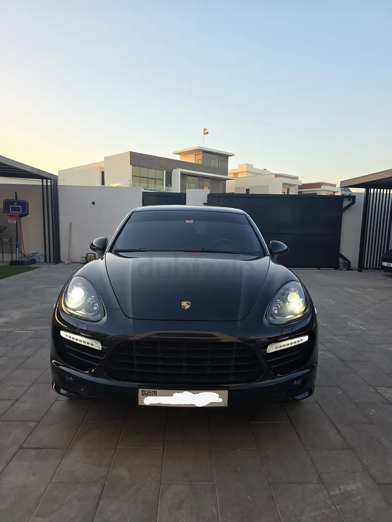 2013 Porsche Cayenne GTS | GCC Specs | Low Mileage - Image 4