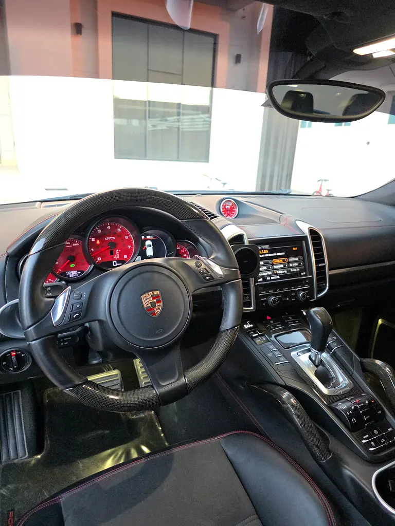 2013 Porsche Cayenne GTS | GCC Specs | Low Mileage - Image 6