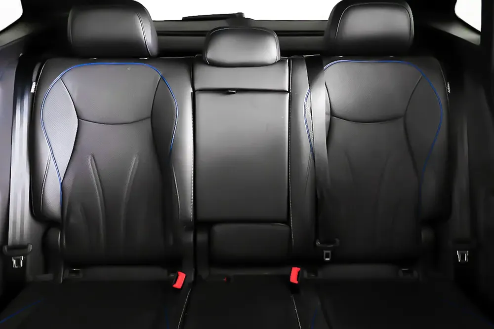 2025 Volkswagen Tiguan R-Line Black Edition / Volkswagen Warranty and Service Contract - Image 13