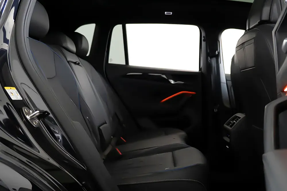 2025 Volkswagen Tiguan R-Line Black Edition / Volkswagen Warranty and Service Contract - Image 14
