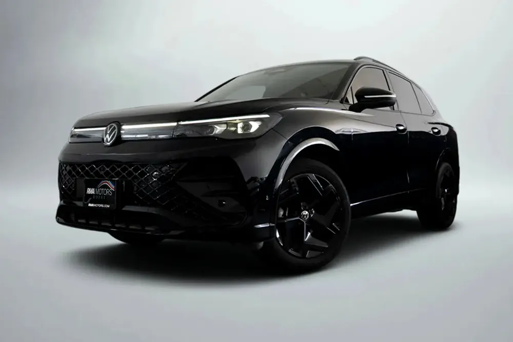 2025 Volkswagen Tiguan R-Line Black Edition / Volkswagen Warranty and Service Contract - Image 5