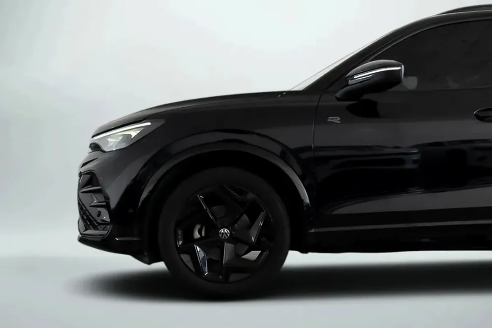 2025 Volkswagen Tiguan R-Line Black Edition / Volkswagen Warranty and Service Contract - Image 6