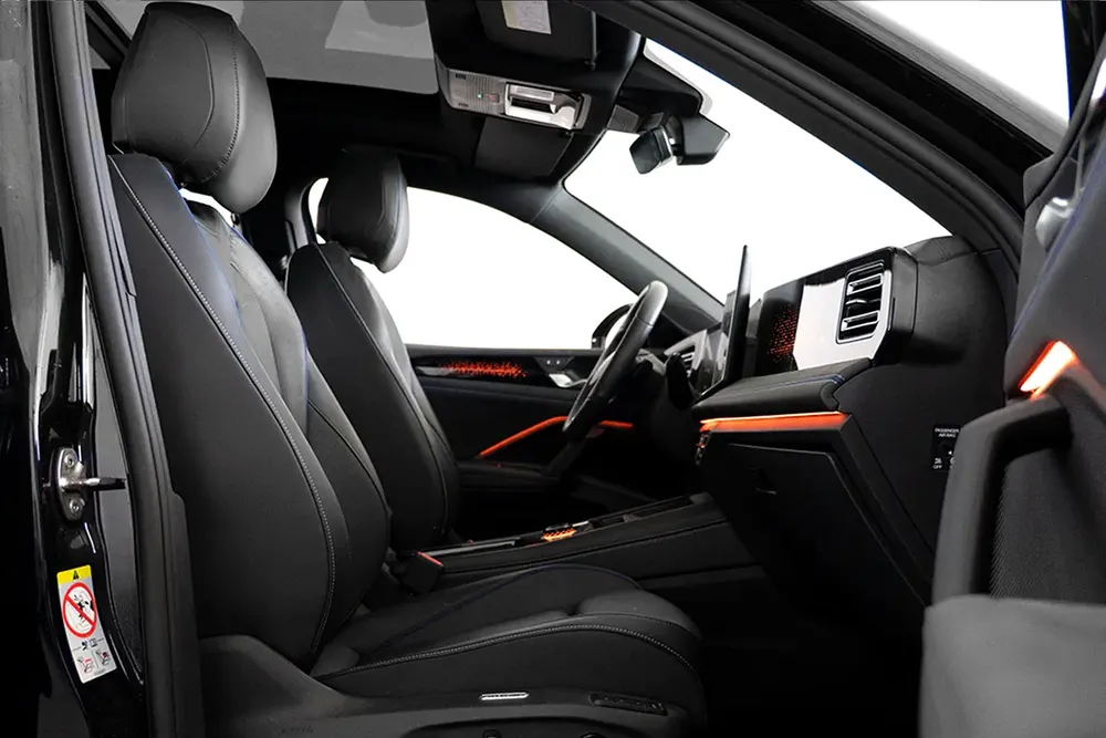 2025 Volkswagen Tiguan R-Line Black Edition / Volkswagen Warranty and Service Contract - Image 7