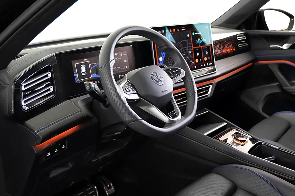 2025 Volkswagen Tiguan R-Line Black Edition / Volkswagen Warranty and Service Contract - Image 8