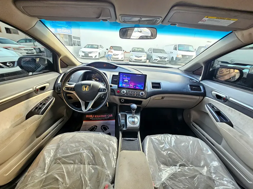 Honda Civic 1.8 i-VTEC 2009 - GCC Specs - Reliable and Efficient - Image 11