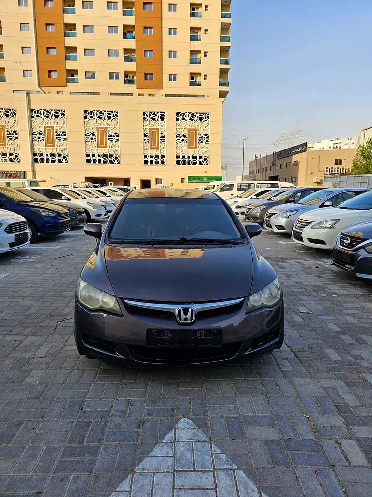 Honda Civic 1.8 i-VTEC 2009 - GCC Specs - Reliable and Efficient - Image 4