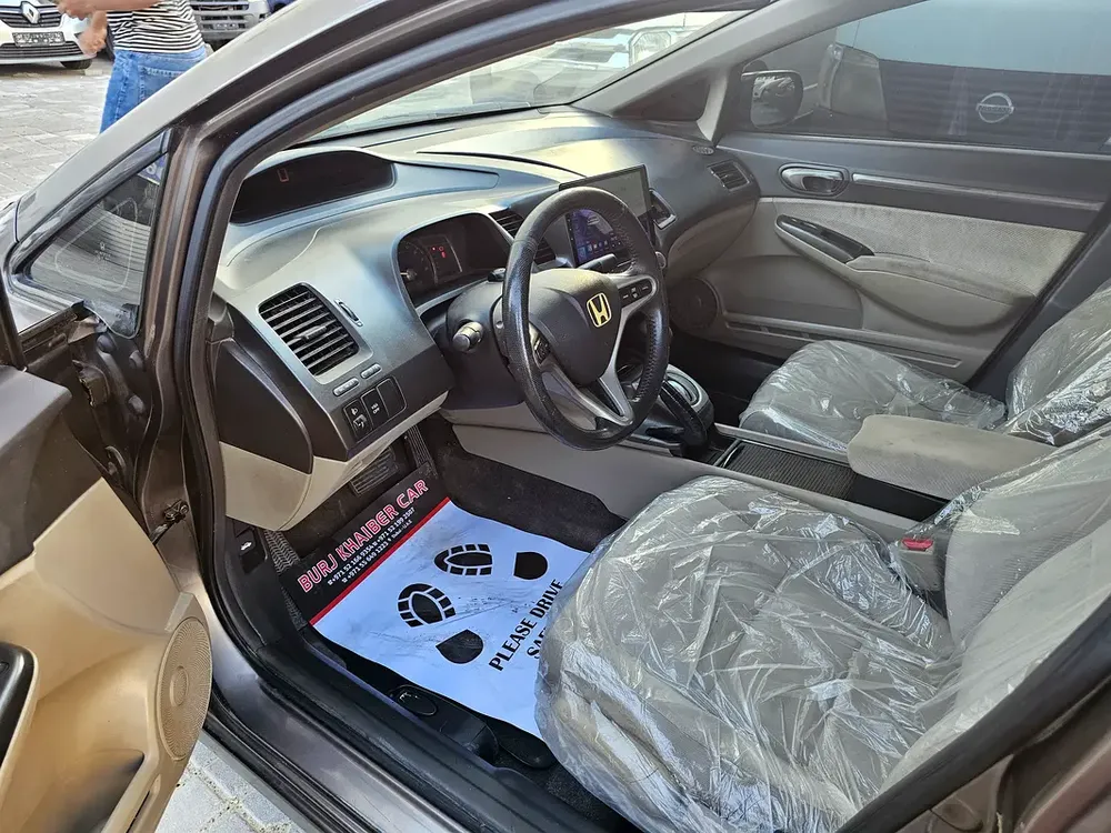 Honda Civic 1.8 i-VTEC 2009 - GCC Specs - Reliable and Efficient - Image 9