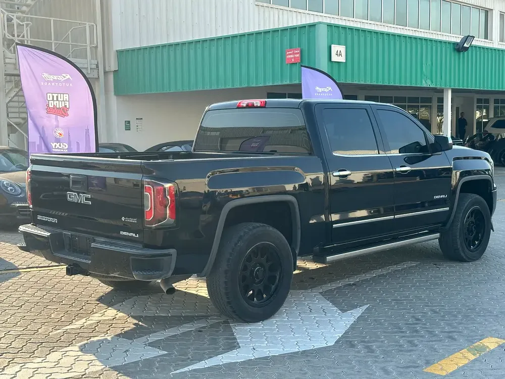 Full Option GMC Sierra 1500 Denali 2017 | GCC Low Mileage | Warranty  Service Contract - Image 4