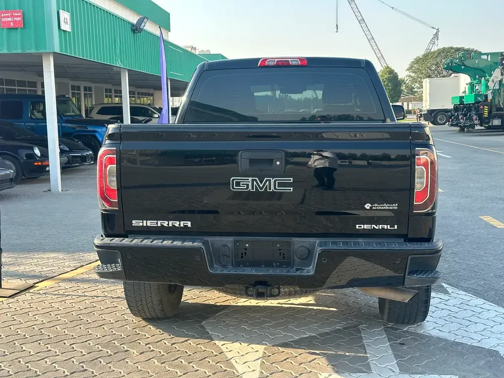 Full Option GMC Sierra 1500 Denali 2017 | GCC Low Mileage | Warranty  Service Contract - Image 5