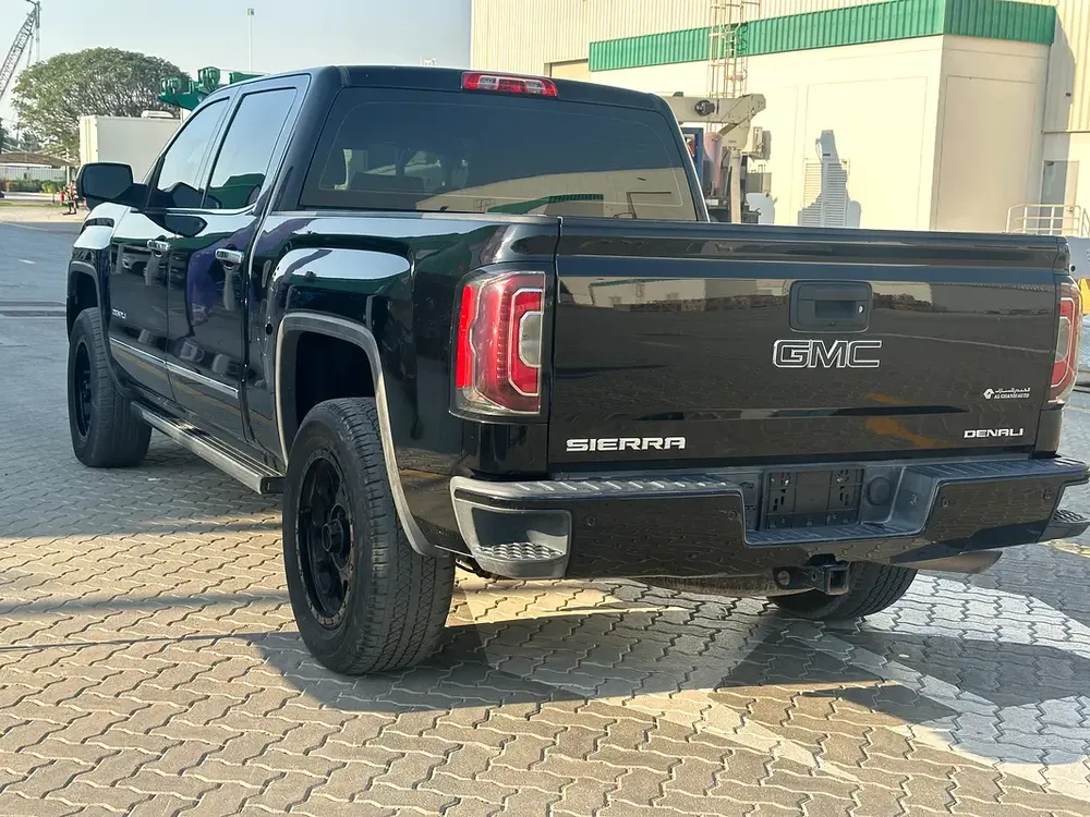 Full Option GMC Sierra 1500 Denali 2017 | GCC Low Mileage | Warranty  Service Contract - Image 6