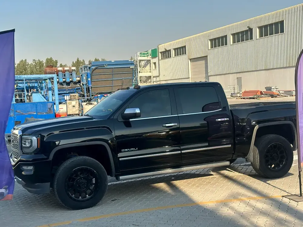 Full Option GMC Sierra 1500 Denali 2017 | GCC Low Mileage | Warranty  Service Contract - Image 7