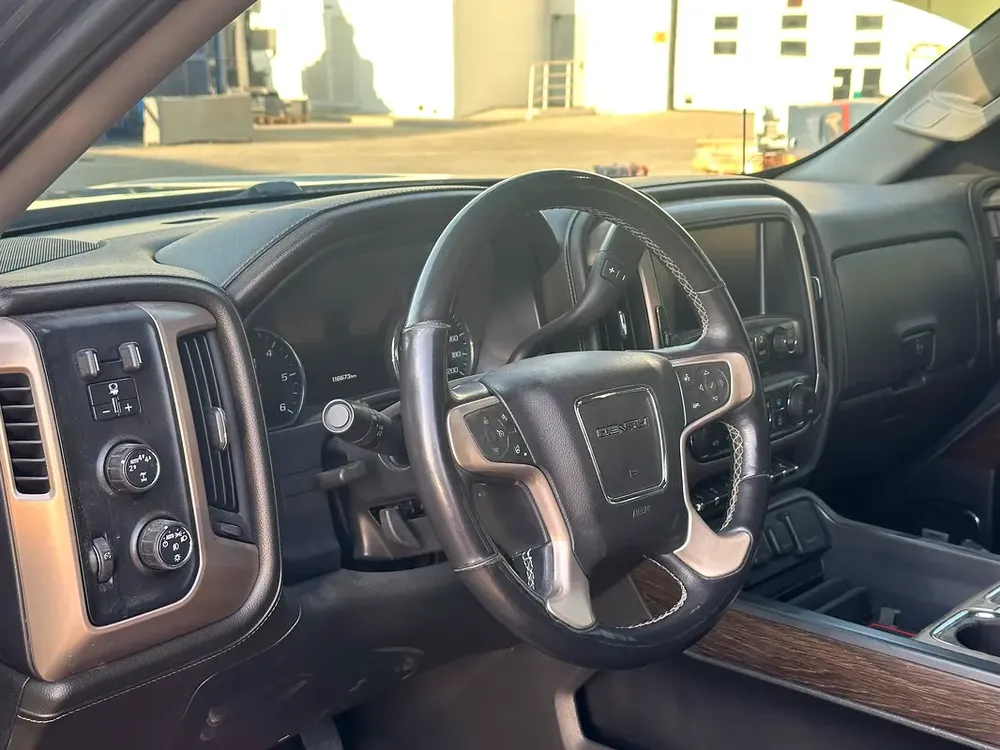 Full Option GMC Sierra 1500 Denali 2017 | GCC Low Mileage | Warranty  Service Contract - Image 8