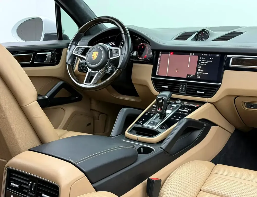 2018 Porsche Cayenne S, Full Porsche Service History, Sport Chrono Package, Excellent Condition, GCC - Image 11
