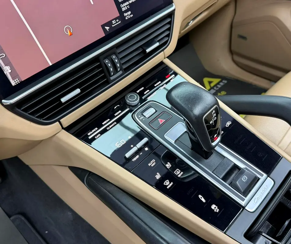 2018 Porsche Cayenne S, Full Porsche Service History, Sport Chrono Package, Excellent Condition, GCC - Image 16