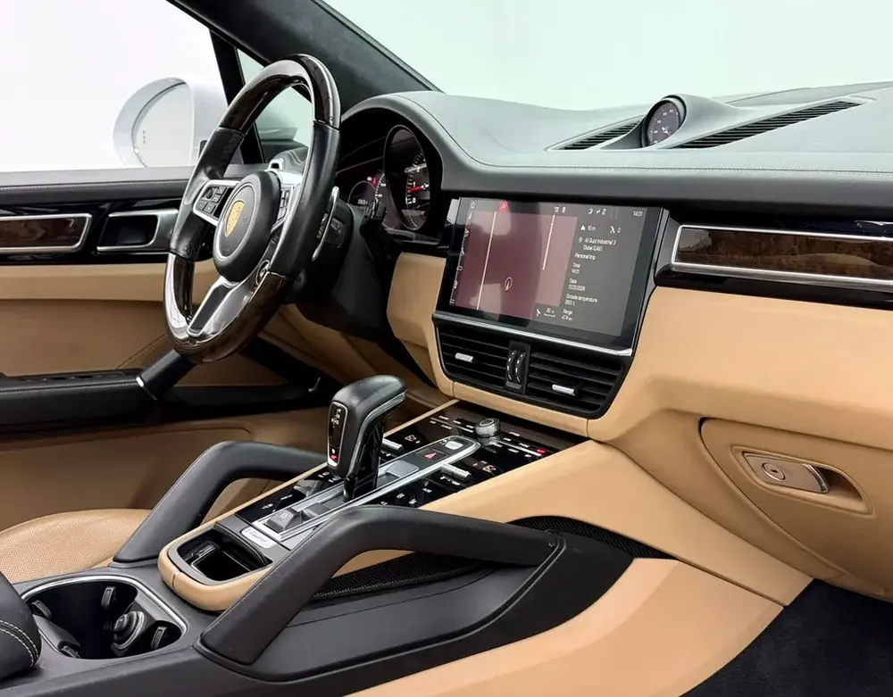2018 Porsche Cayenne S, Full Porsche Service History, Sport Chrono Package, Excellent Condition, GCC - Image 7