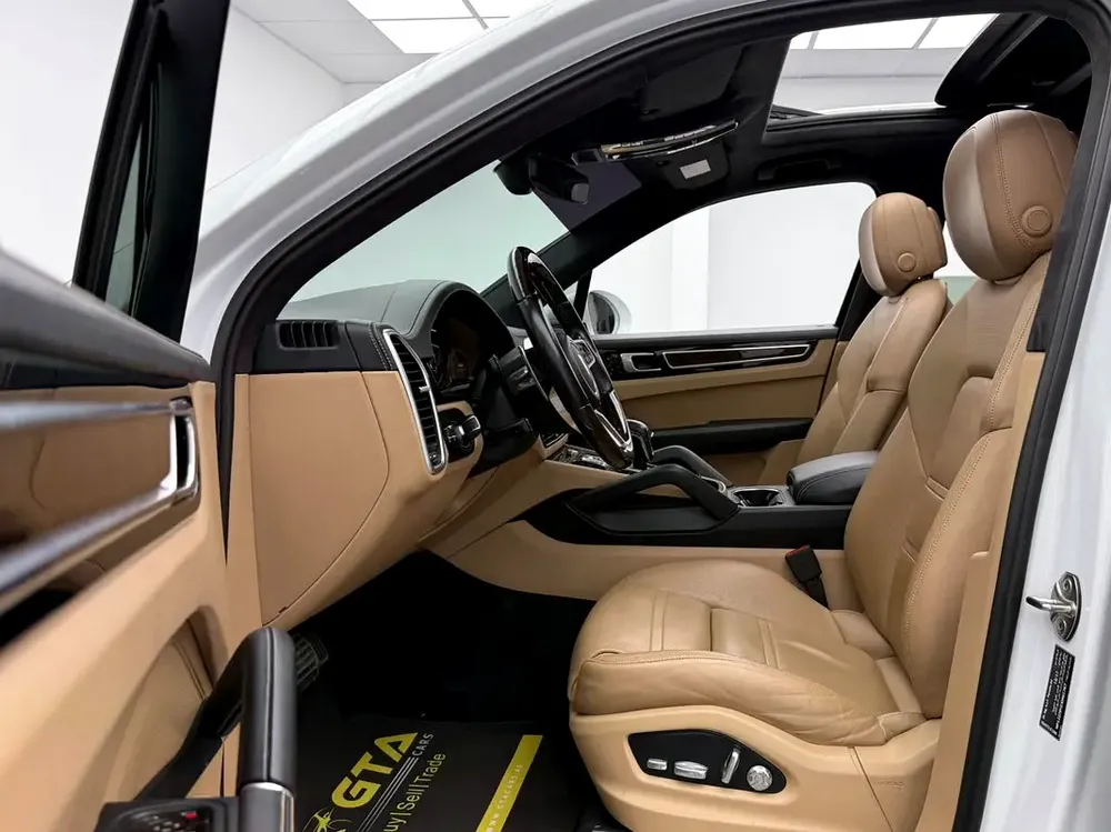 2018 Porsche Cayenne S, Full Porsche Service History, Sport Chrono Package, Excellent Condition, GCC - Image 8