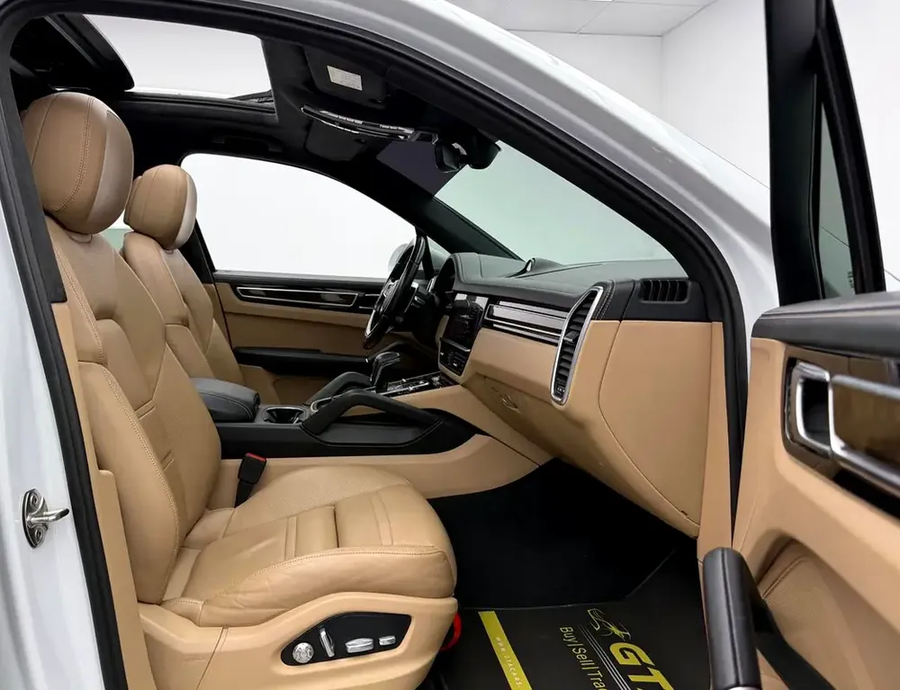 2018 Porsche Cayenne S, Full Porsche Service History, Sport Chrono Package, Excellent Condition, GCC - Image 9