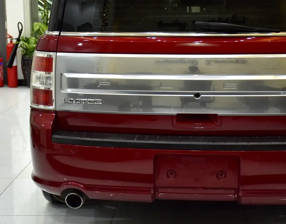 EXCELLENT DEAL for our Ford Flex Limited ( 2015 Model ) in Red Color GCC Specs - Image 8