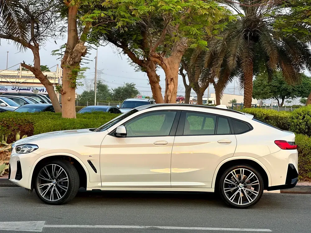 BMW X4 M-SPORT 2022 GCC UNDER WARRANTY AND CONTRACT SERVICE FULL OPTION NO ACCIDENTS - Image 4