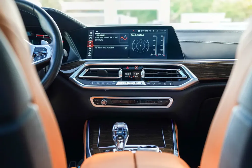 BMW X5 xDrive50i V8 – GCC | M Competition Look | Fully Loaded - Image 5