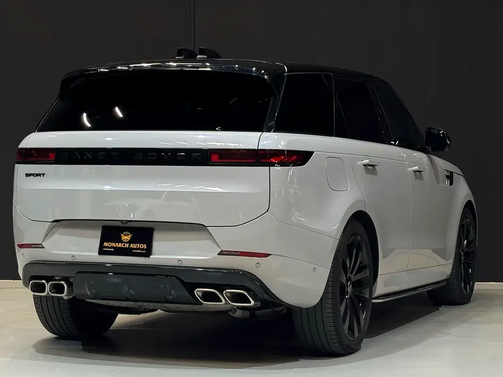 RANGE ROVER SPORT P535 | LOW MILAGE | 2025 - Image 10