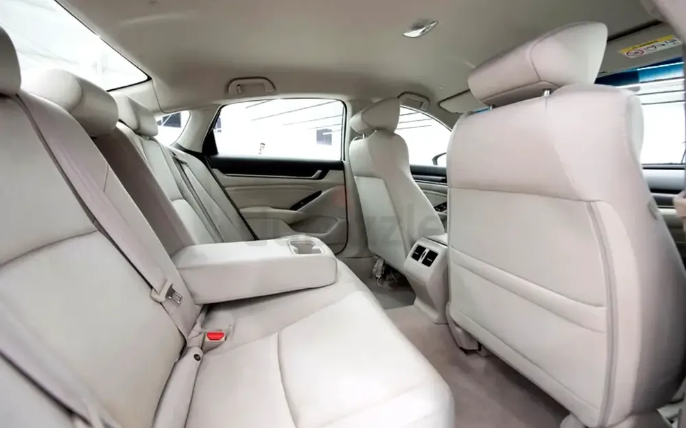 Honda Accord 2021 GCC | 1.5 Turbo | Blue Exterior | White Interior - Image 4