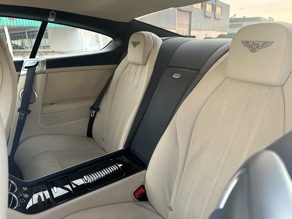 GCC Bentley Continental GT V8 | Full Option | Exclusive Interior | Warranty & Service Contract - Image 11