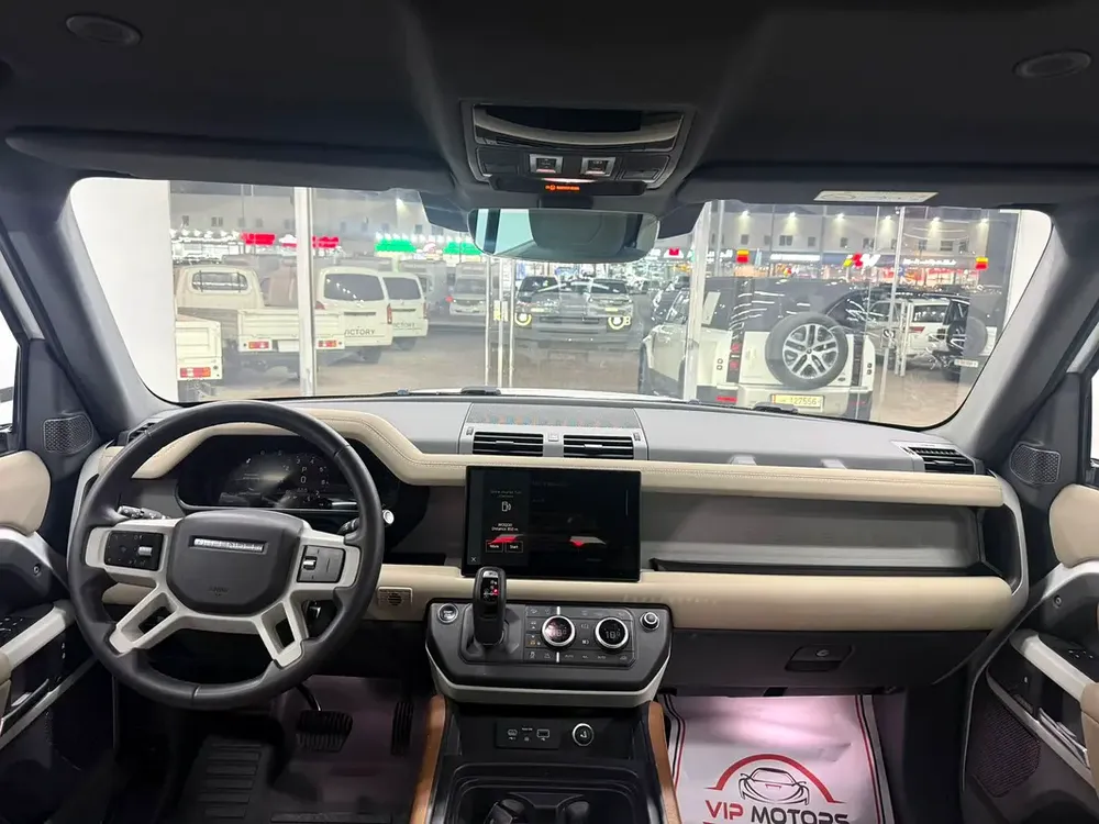 2023 Land Rover Defender 110 HSE | GCC Specs | Low Mileage - Image 6