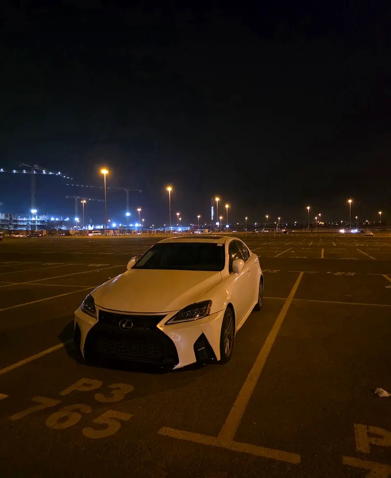 Lexus IS 300 2009 GCC Specs - Well Maintained Luxury Sedan - Image 4