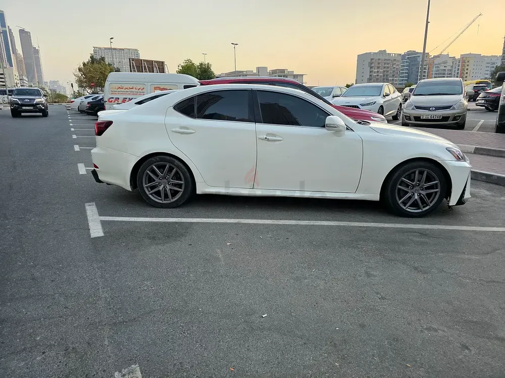 Lexus IS 300 2009 GCC Specs - Well Maintained Luxury Sedan - Image 6