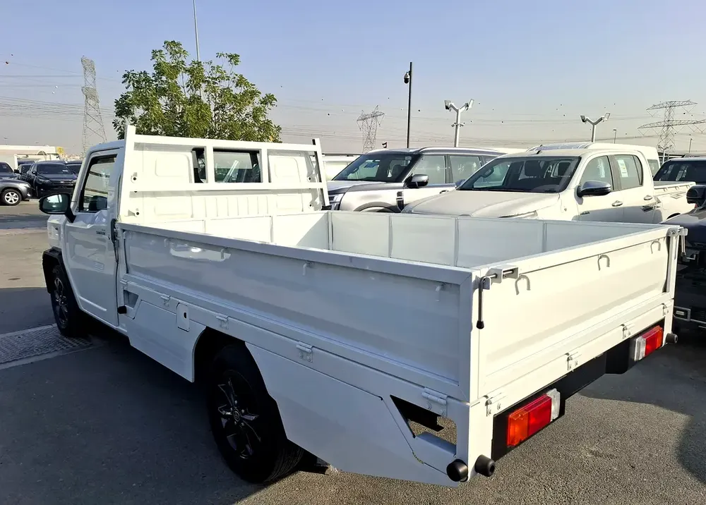 Toyota Hilux Tamaraw 2.4L 2026 SC Pickup Diesel White (Export Only) - Image 4