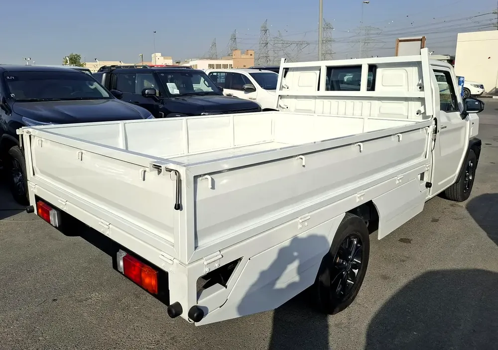 Toyota Hilux Tamaraw 2.4L 2026 SC Pickup Diesel White (Export Only) - Image 5