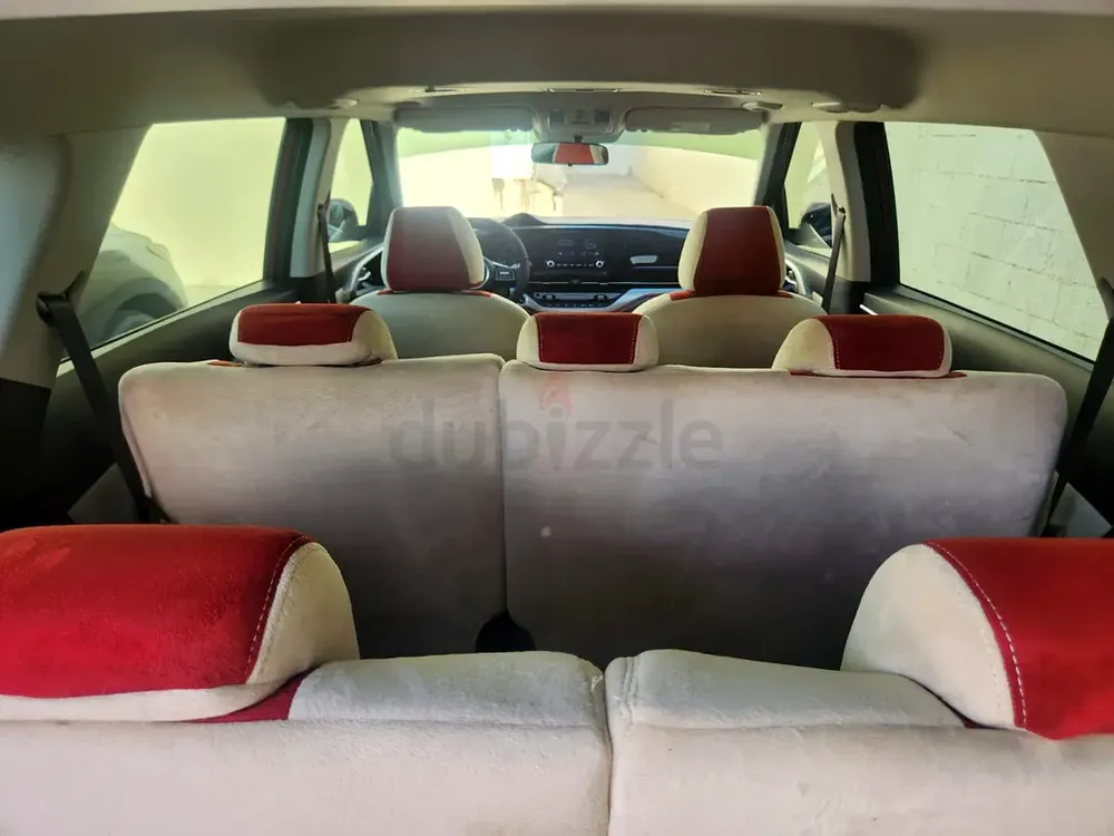 One owner, agency warranty - Image 12