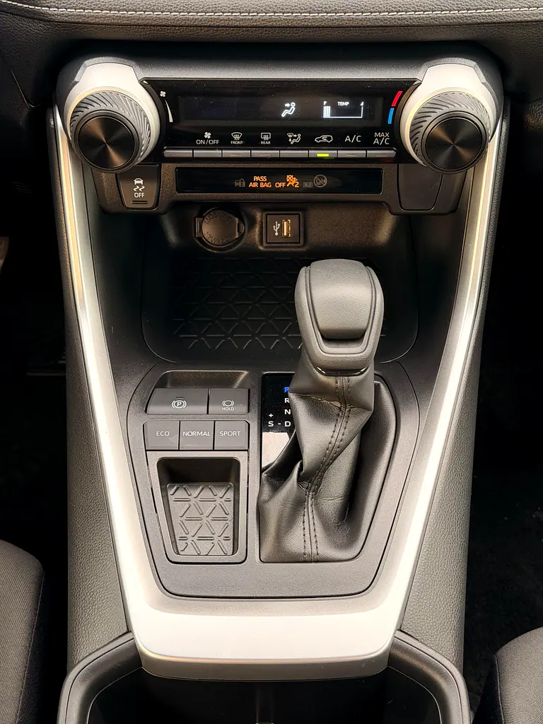Toyota RAV4 MID - 2023 - FULL OPTION - Image 8