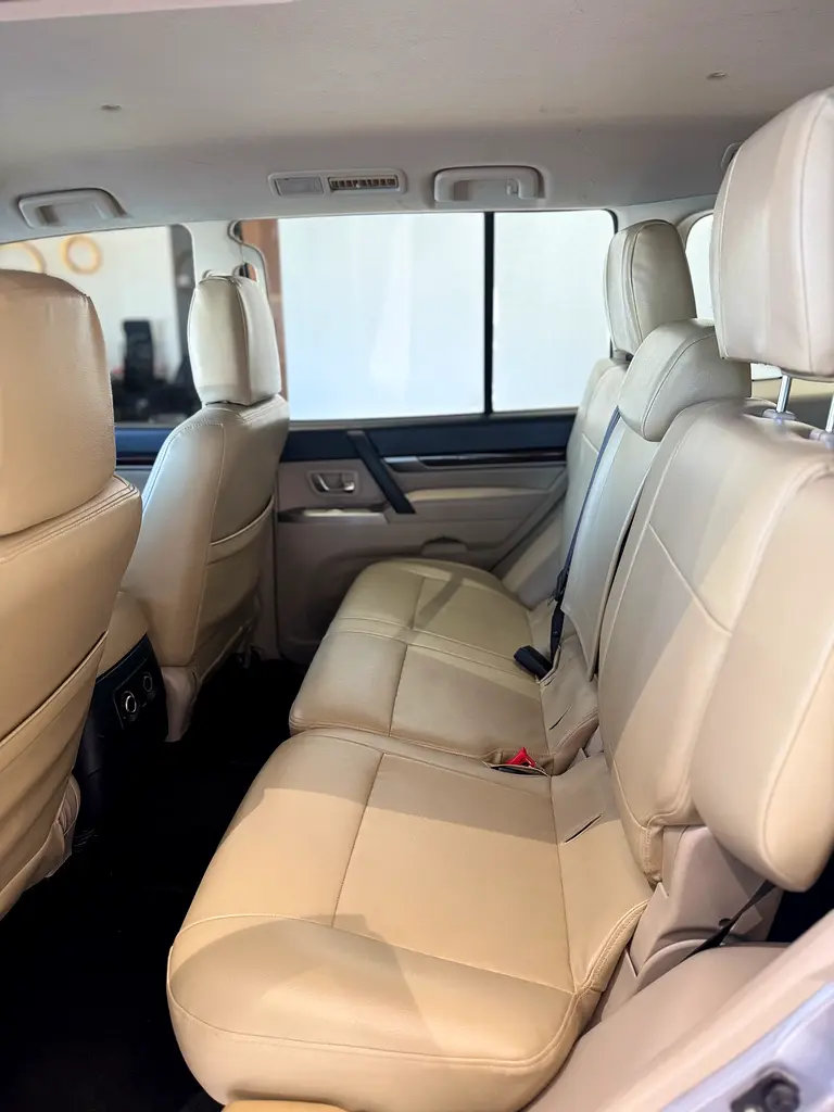Mitsubishi Pajero GLS 2017 clean title - Image 12