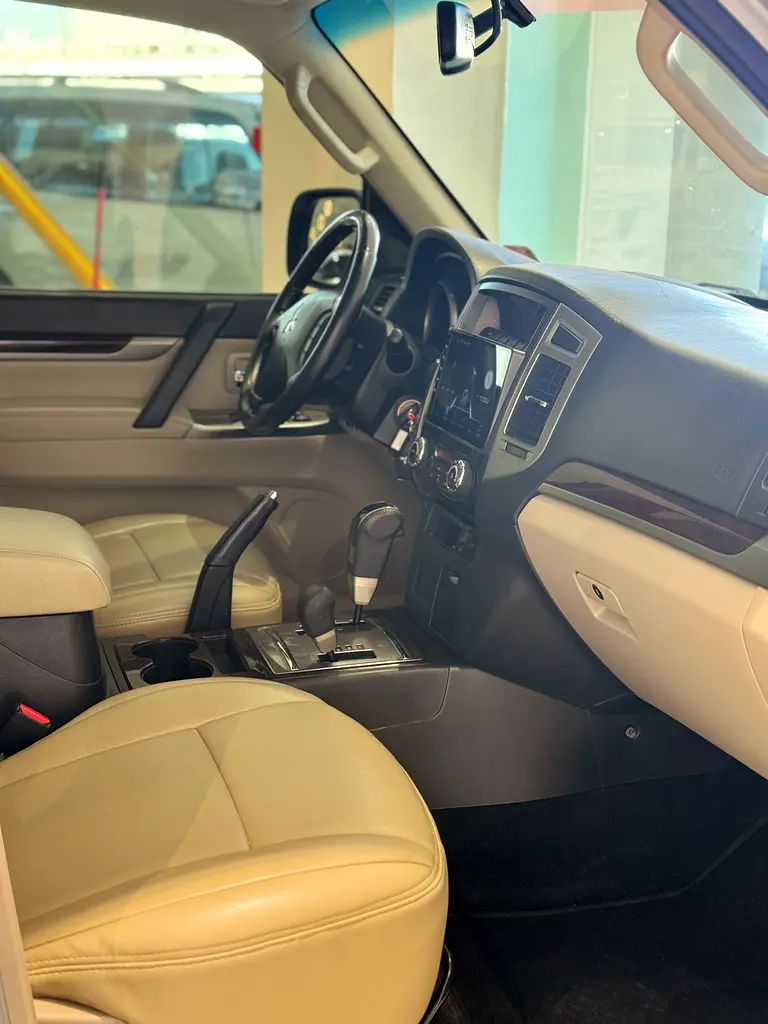 Mitsubishi Pajero GLS 2017 clean title - Image 14
