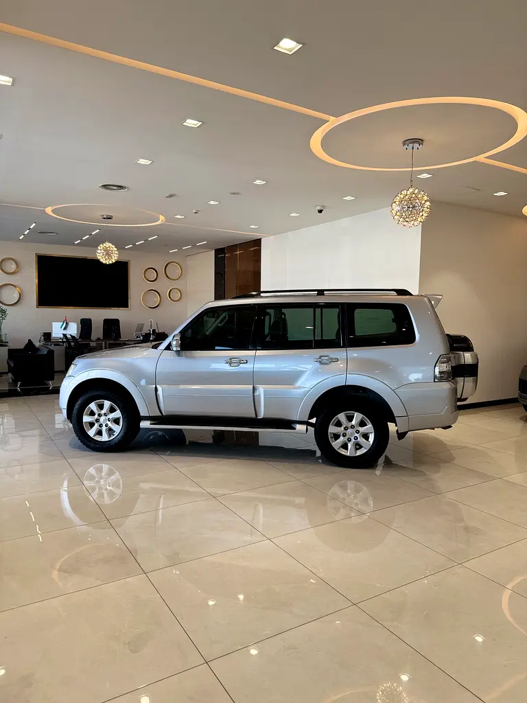 Mitsubishi Pajero GLS 2017 clean title - Image 5
