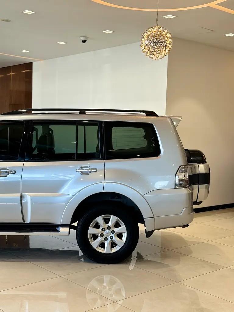 Mitsubishi Pajero GLS 2017 clean title - Image 6
