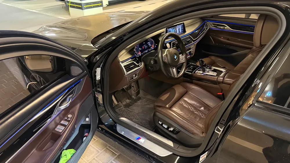 BMW 7 - Image 6