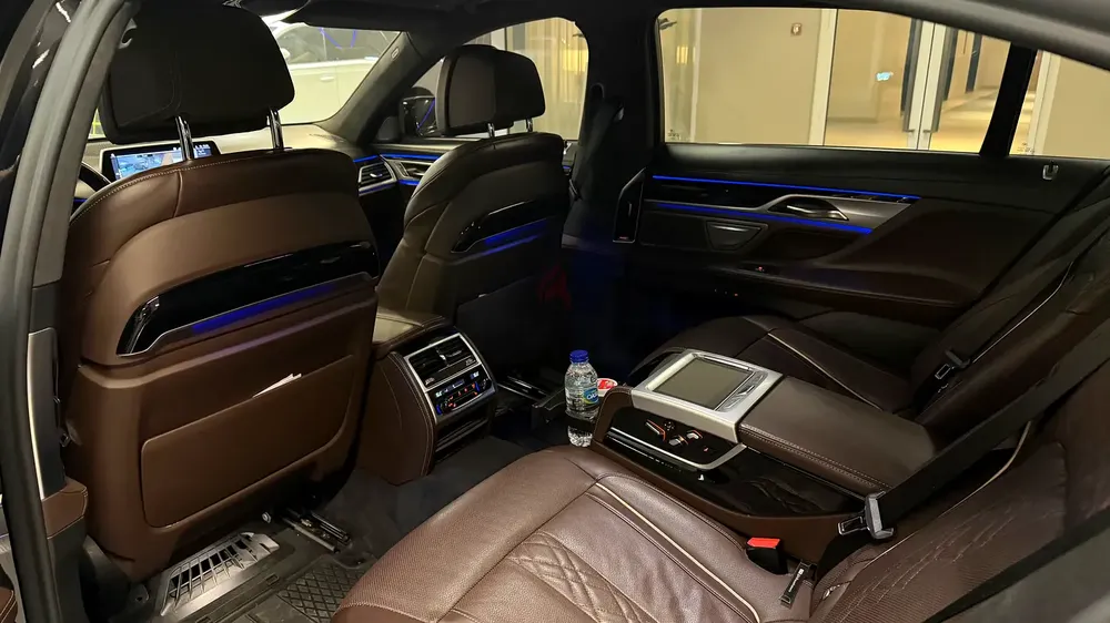 BMW 7 - Image 7